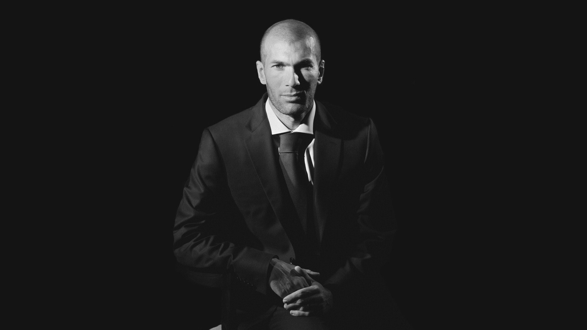 俄军精准空袭，F-16基地损失惨重，俄军现役空空导弹